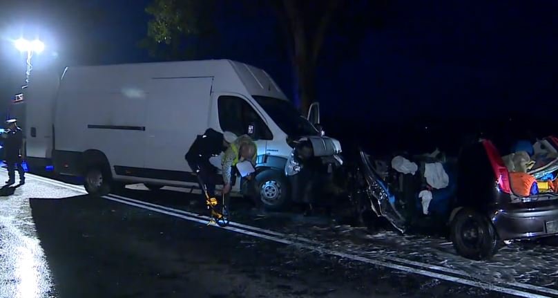 Czołowe zderzenie na drodze krajowej 94. Cztery osoby zostały ranne