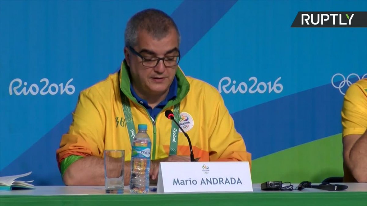 Skąd zielona woda w olimpijskich basenach?