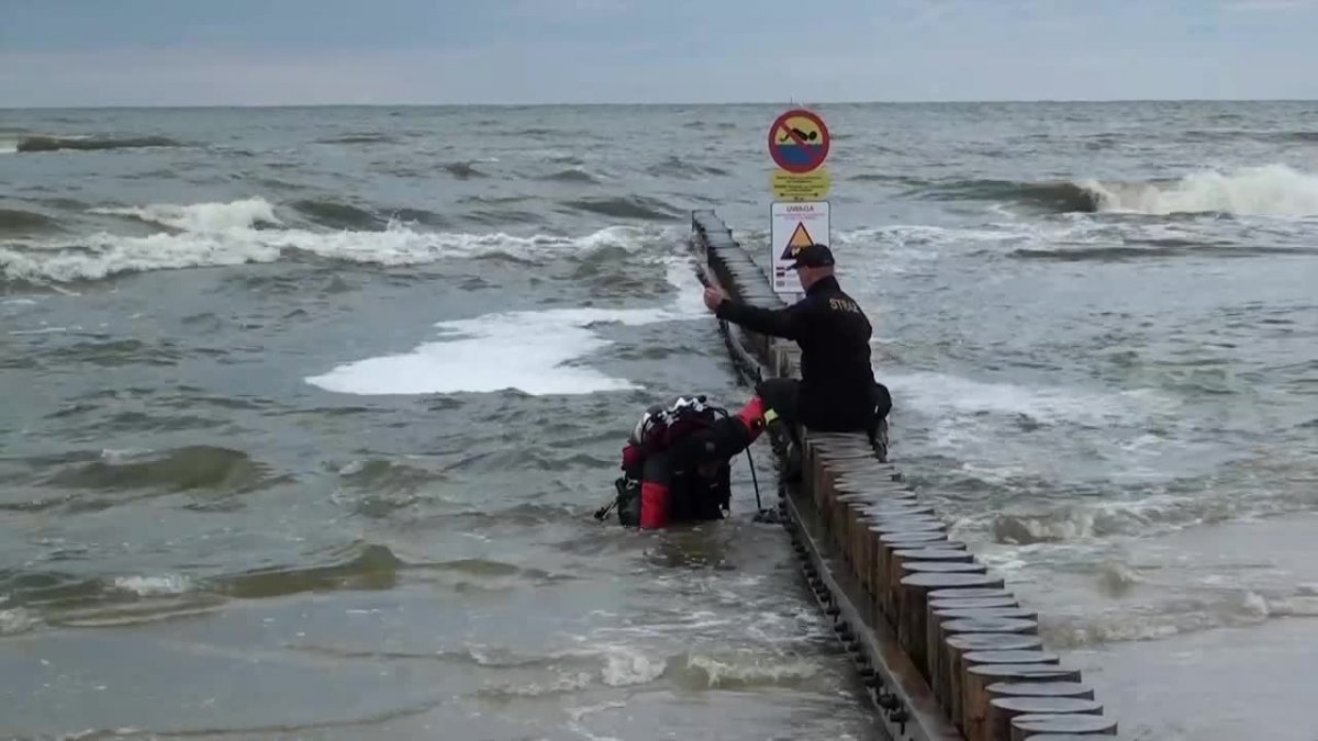 Trwają poszukiwania 11-latki, która z rodziną kąpała się w morzu mimo czerwonej flagi