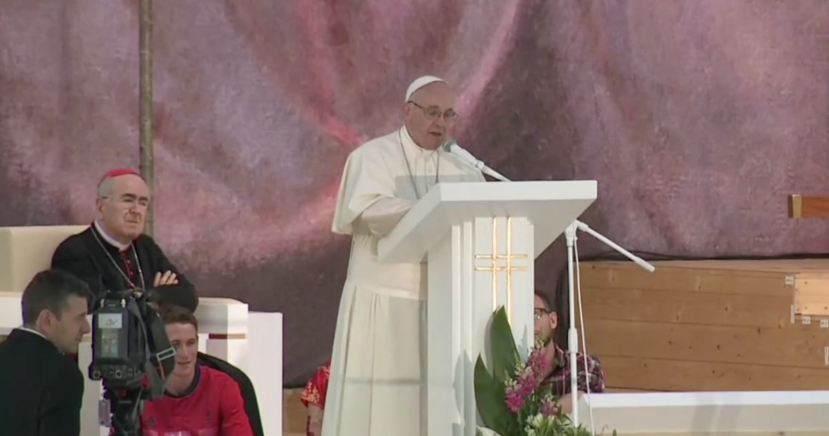 Papież Franciszek pożegnał się z wiernymi w Krakowie. Młodych zostawił z przesłaniem
