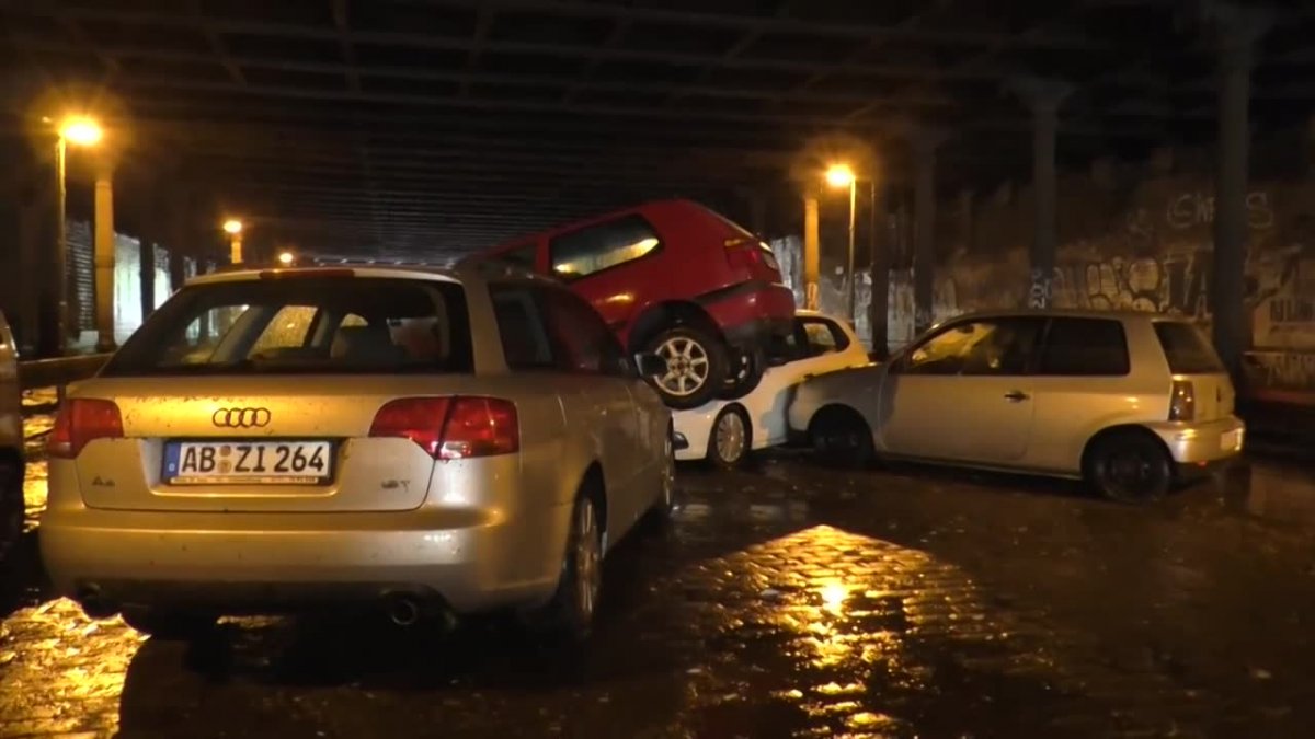 Ogromna ulewa spławiła 40 aut do tunelu