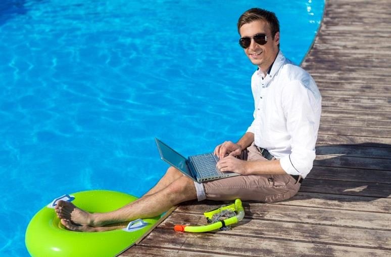 10 sposobów jak miło spędzić wakacje w pracy