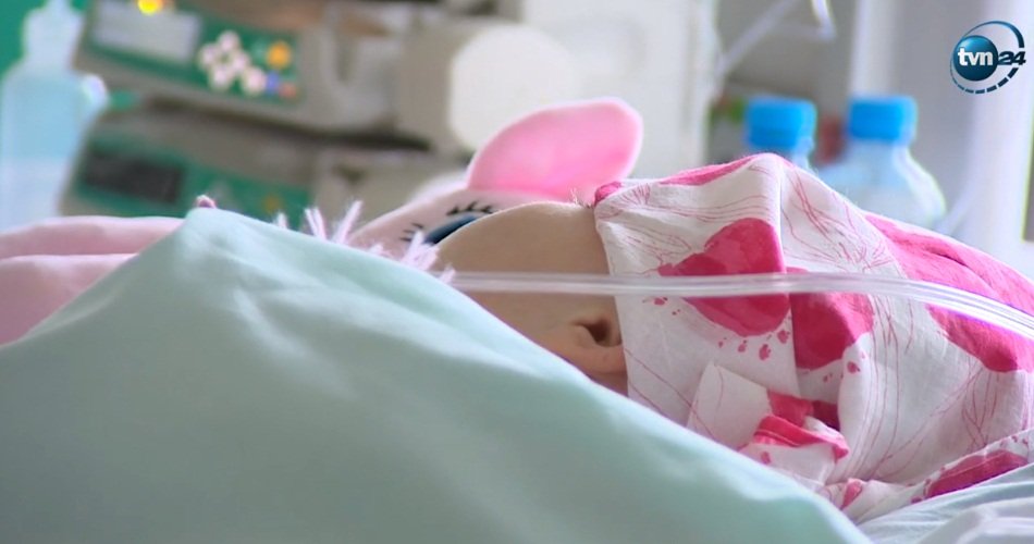 Główkę 6-letniej Laury przebiły widły. Teraz czeka na implant