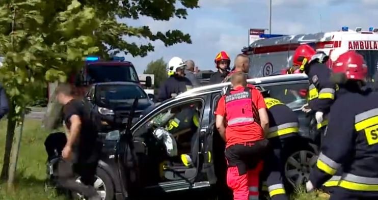 Siedem osób rannych po czołowym zderzeniu we Władysławowie