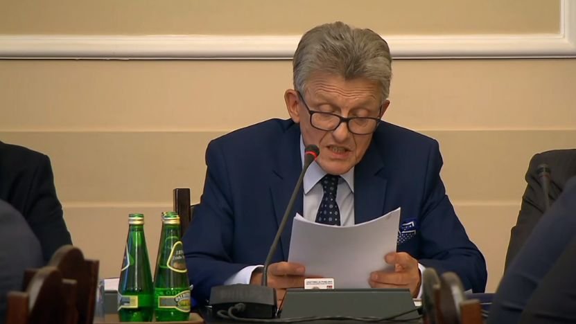 Komisja Sprawiedliwości przyjęła projekt ustawy o Trybunale Konstytucyjnym po siedmiu godzinach nocnych obrad