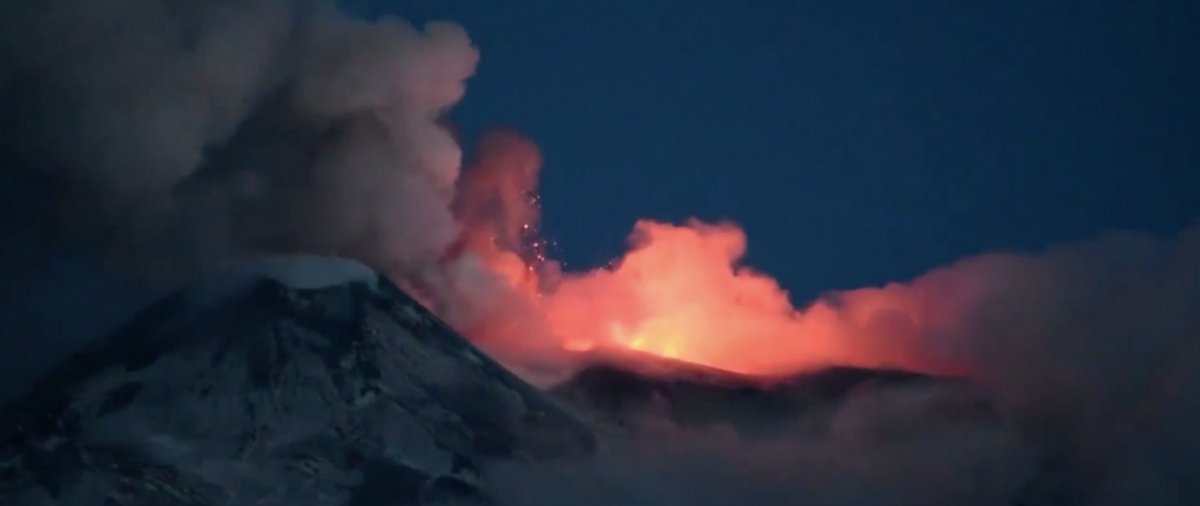 Wybuchł wulkan Etna. Chmura gazów, dymu i popiołów wyrzucona na wysokość ponad 3 tysięcy metrów