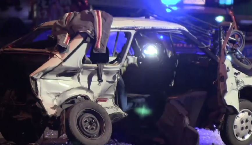 Zderzenie malucha z BMW w Katowicach. Jedna osoba nie żyje, ranne są dzieci