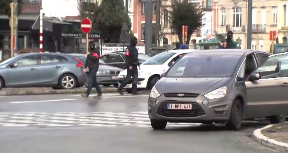 Strzały i eksplozje w Brukseli. Służby raniły i zatrzymały podejrzanego