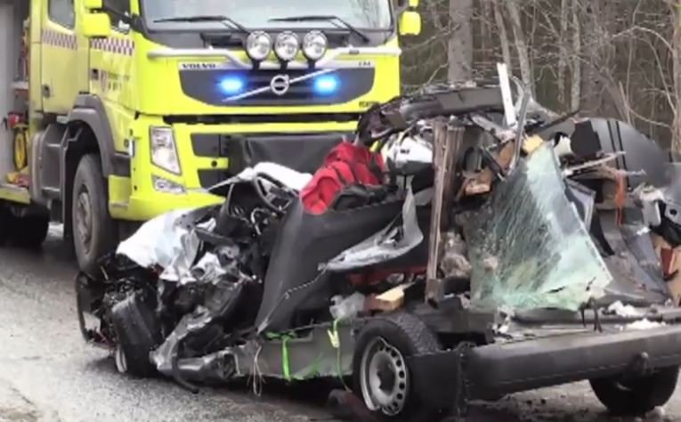 Transporter przejechał samochód. Śledczy wojskowi wyjaśniają przyczyny wypadku