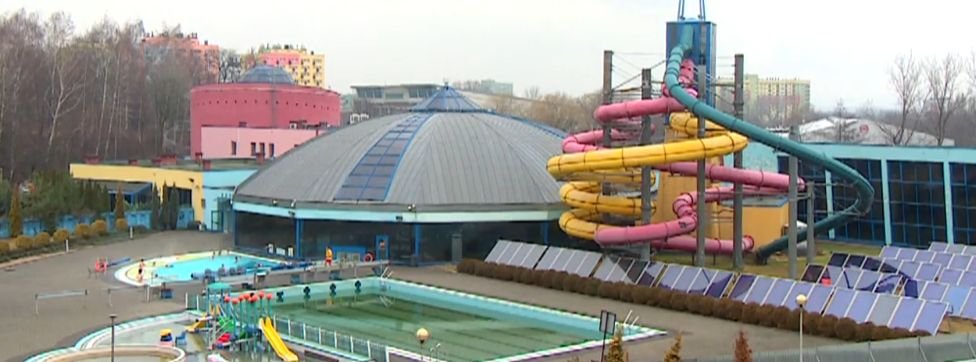 Nastolatek poważnie ranny po wypadku na zjeżdżalni w parku wodnym. Kto zawinił?