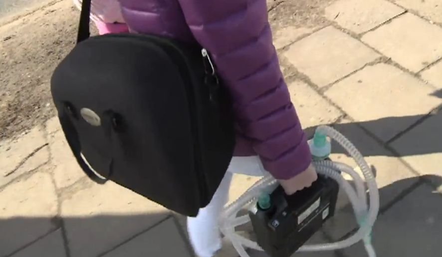 Złodzieje ukradli auto matce chorej dziewczynki. Codziennie woziła nim sprzęt medyczny