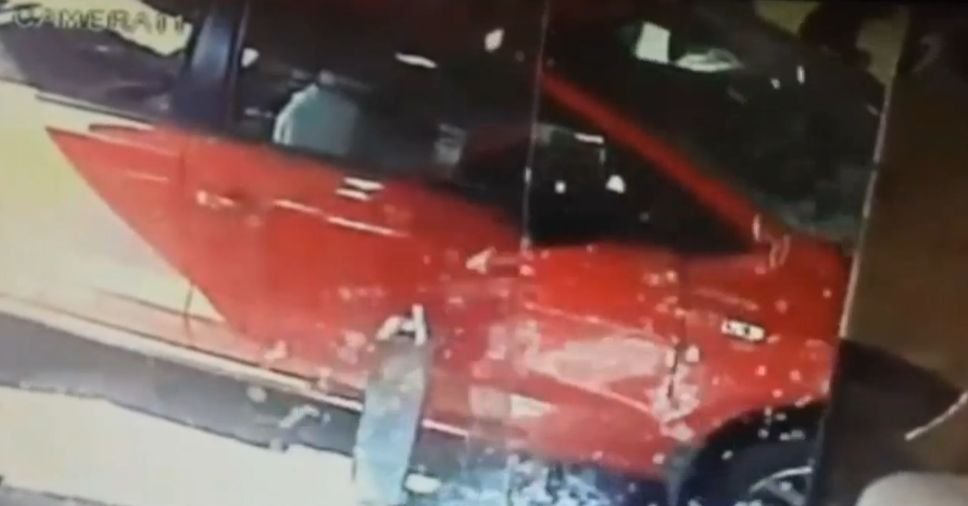 Auto wjechało do restauracji. Kierowca wcisnął gaz zamiast hamulca