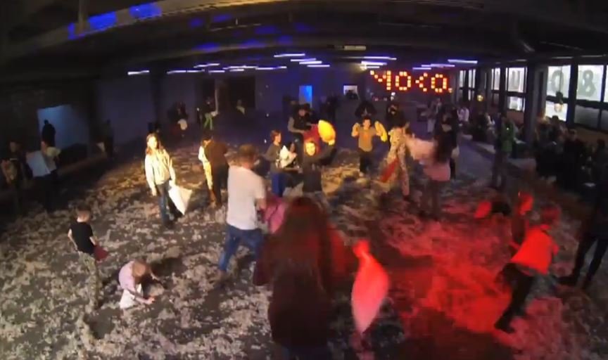 Bitwa na poduszki w centrum Warszawy