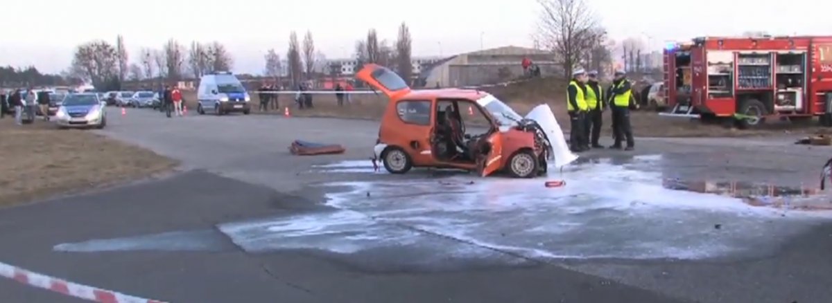 Wypadek przed wyścigami samochodowymi w Pile. Auto wjechało w matkę z dziećmi