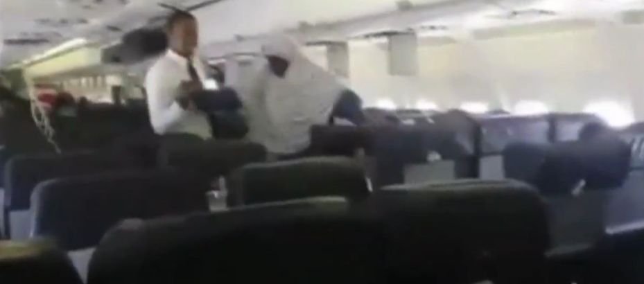 Atak bombowy na pokładzie somalijskiego samolotu Daallo Airlines: bombę wniosła osoba na wózku inwalidzkim