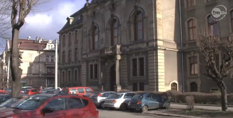 Zobaczył na drodze dwa psy, wrócił z bronią i je zastrzelił