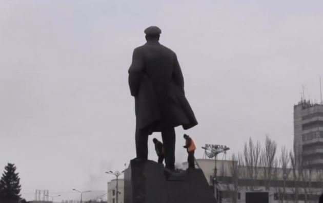 Zamach bombowy na Lenina w Doniecku. Pomnik stracił prawa stopę