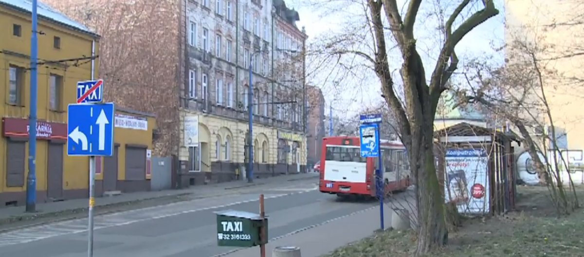 Policjant strzelił do mężczyzny z siekierą. Kula raniła 16-latkę
