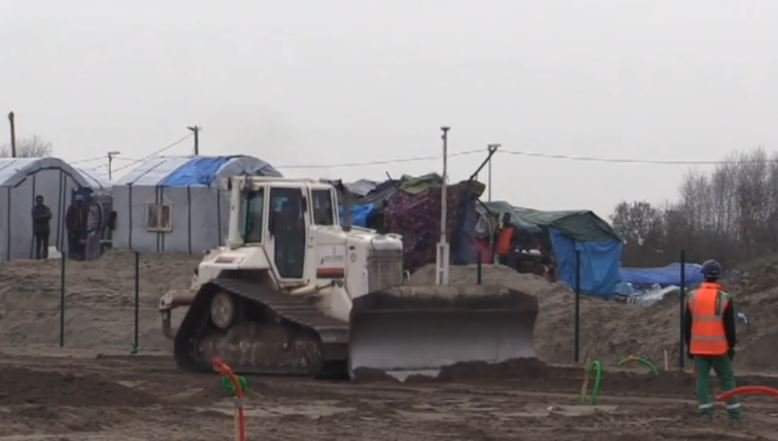 Nowy ośrodek dla uchodźców powstaje w Calais