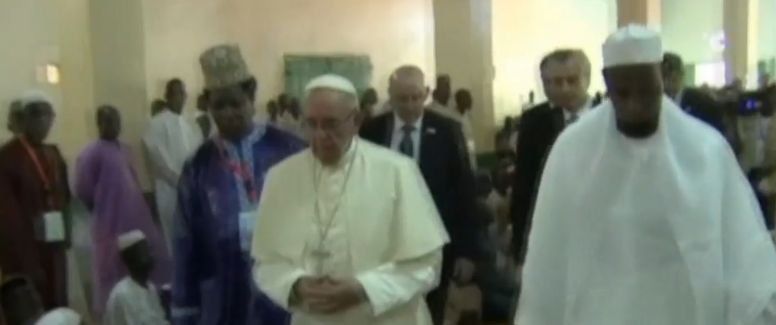 Papież Franciszek w afrykańskim meczecie: Razem powiedzmy 
