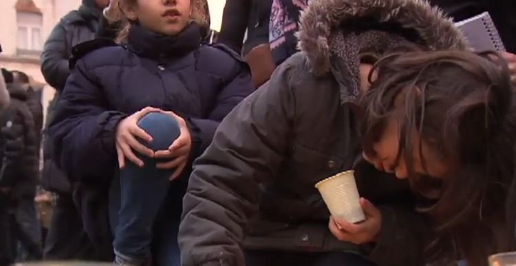 Czuwanie w Molenbeek. Mieszkańcy uczcili ofiary zamachów w Paryżu