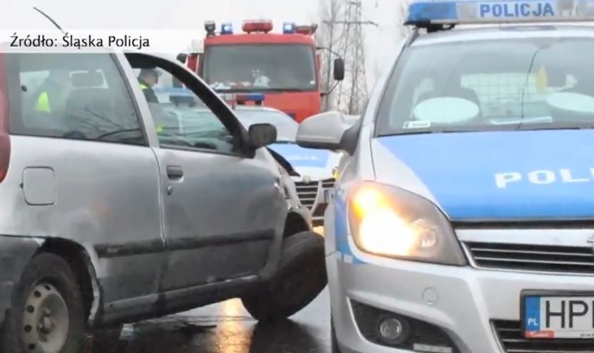 Zabezpieczali miejsce wypadku, w ich radiowóz uderzył samochód. Dwoje policjantów w szpitalu