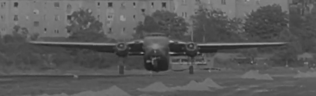 Stare lotnisko Tempelhof w Berlinie zamieniło się w obóz dla uchodźców