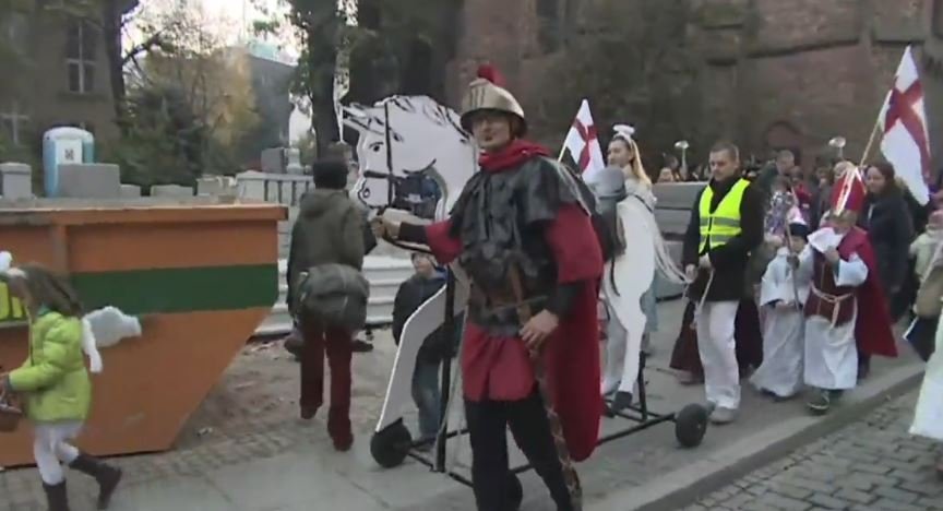 Alternatywa dla Halloween. Ulicami Poznania przeszła procesja ku czci Świętych
