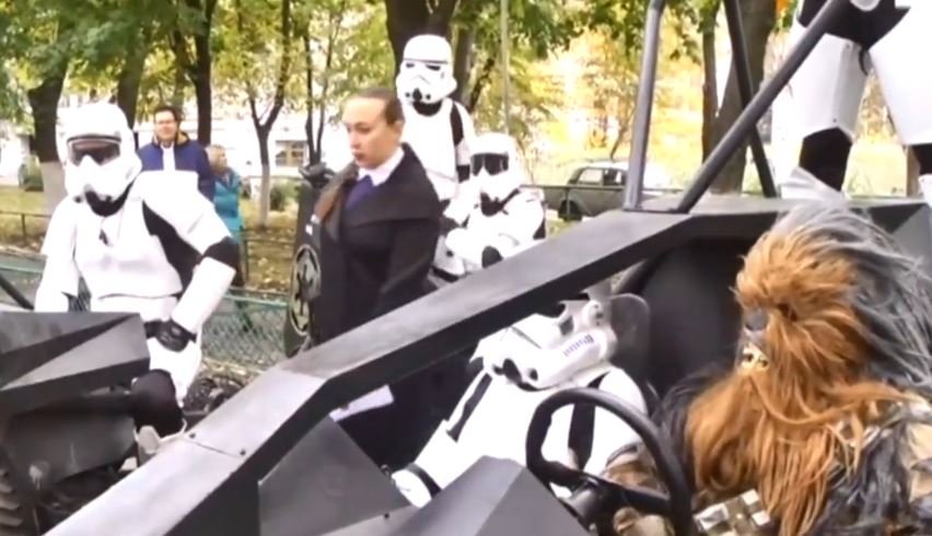 Odeska policja aresztowała Chewbakkę. Przebieraniec chciał głosować, a dostał mandat