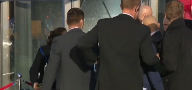 Przepychanka działaczy PiS z ochroną przed debatą przedwyborczą w TVP