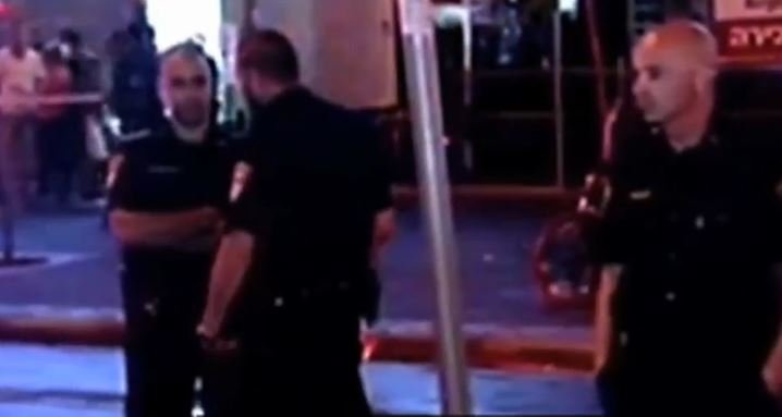 Zamach na dworcu w Izraelu. Palestyńczyk zabił żołnierza, zabrał jego karabin i zaczął strzelać