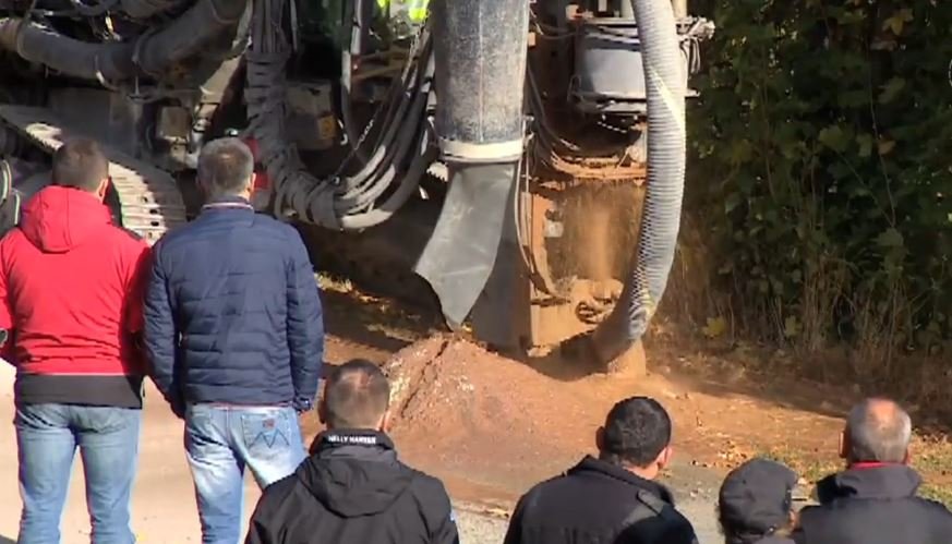 Eksploratorzy badają kompleks 