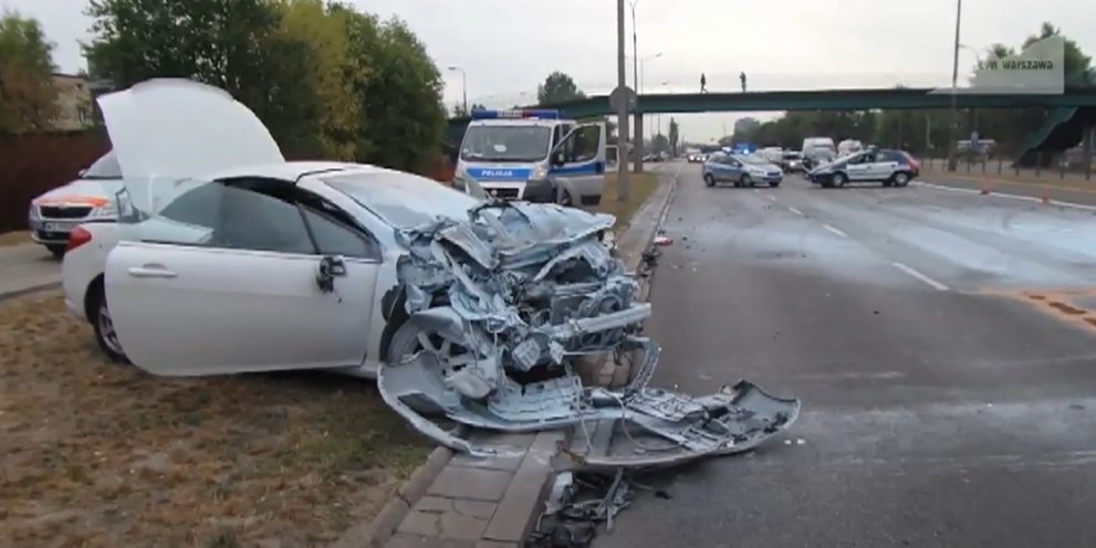 Uciekał przed policją, wjechał w autobusy. Trzy osoby ranne w Warszawie