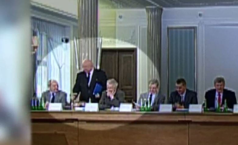 Niepodawanie ręki, czyli polska tradycja polityczna