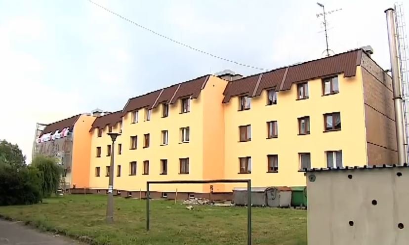 3-latek wypadł z okna II piętra w Chybiu. Do szpitala zabrał go śmigłowiec LPR