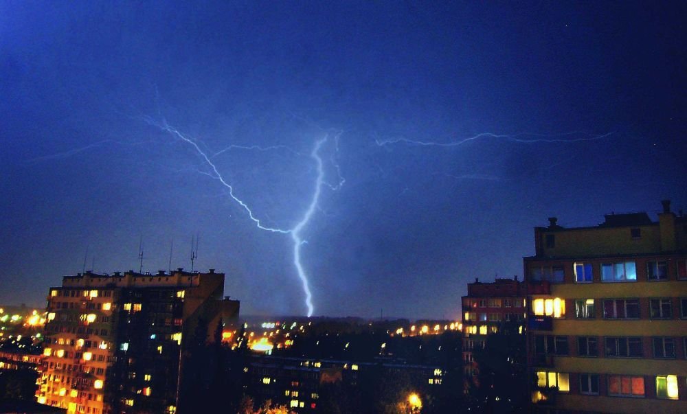 Piorun poraził sześć osób. Jedna zmarła