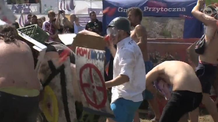 Bitwa na pomidory na Przystanku Woodstock