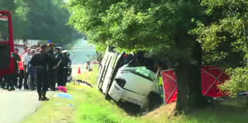 Autobus wjechał do rowu. Cztery osoby zginęły, ponad 20 jest rannych