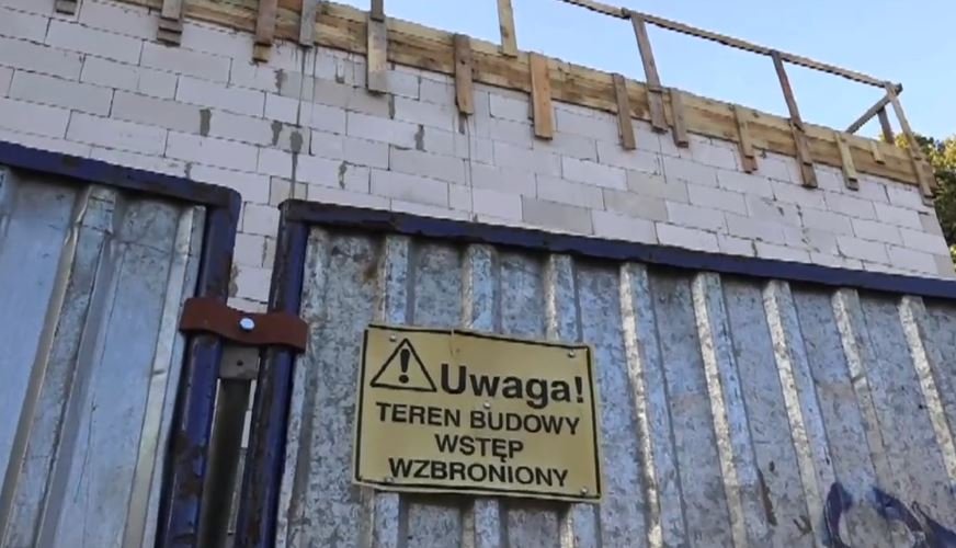 Wypadek przy budowie szpitala w Wąbrzeźnie. Strop zawalił się pod pracownikami