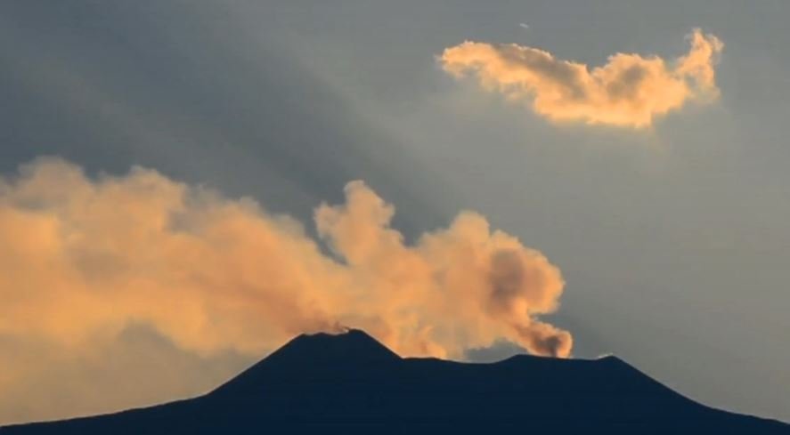 Wulkan Etna w zachwycającym filmie
