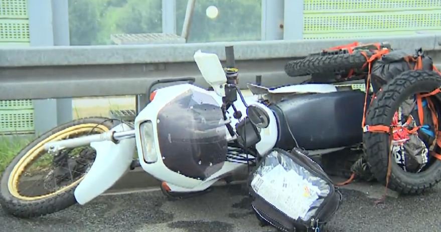 Motocyklista uderzył w barierkę. Zginął na miejscu