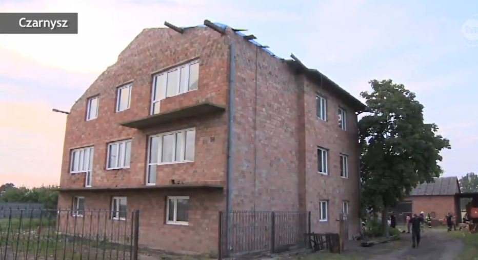 Wiatr zrywał dachy i łamał drzewa jak zapałki. Nad Polską przeszły nawałnice