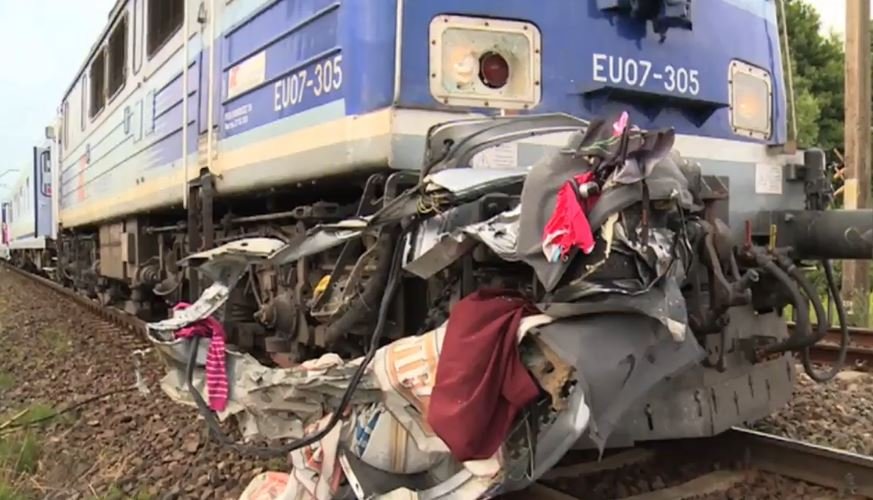 Dwoje rannych w stanie ciężkim po zderzeniu samochodu z pociągiem w Wielkopolsce