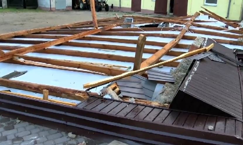 Po fali upałów przyszły nawałnice. Zerwane dachy i połamane drzewa na Podlasiu