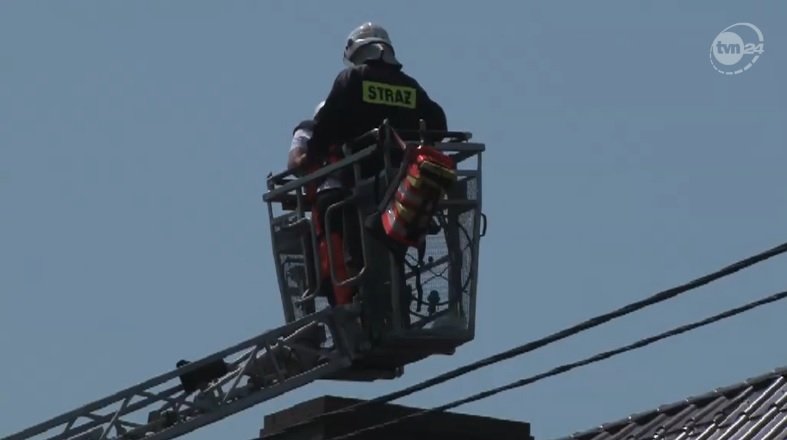 Próbował ukryć się przed policją, utknął w kominie