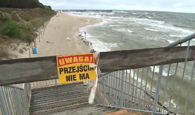 Morze zabiera plażę w Mrzeżynie