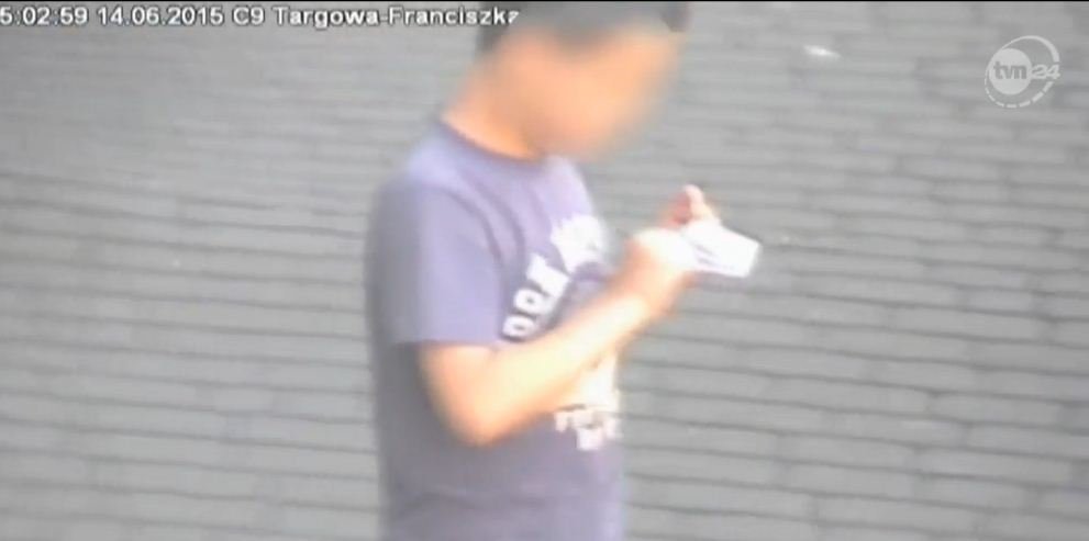 11-latek wyjmował dopalacze ze skrytki w murze. Przyłapały go kamery