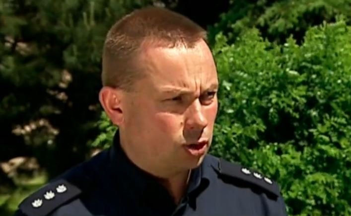 Dwulatek wypadł z okna na pierwszym pietrze. Jego stan jest ciężki