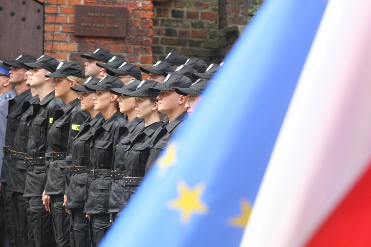 Wyższe dodatki za wieloletnią służbę dla policjantów i strażników granicznych