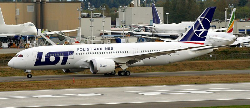 Samolot marzeń zrujnuje LOT?